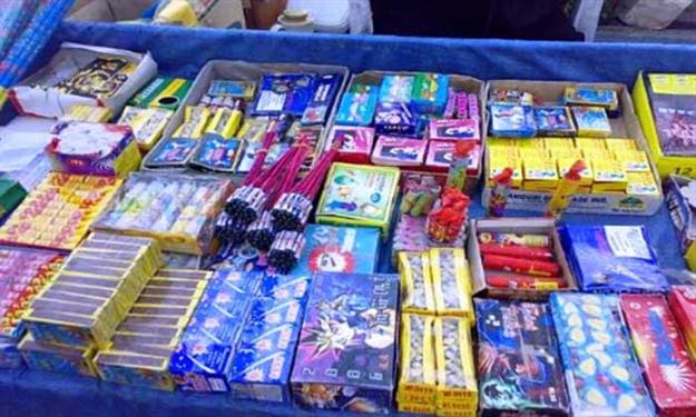 لجنة السلامة العامة في رام الله تضبط كمية من الألعاب النارية
